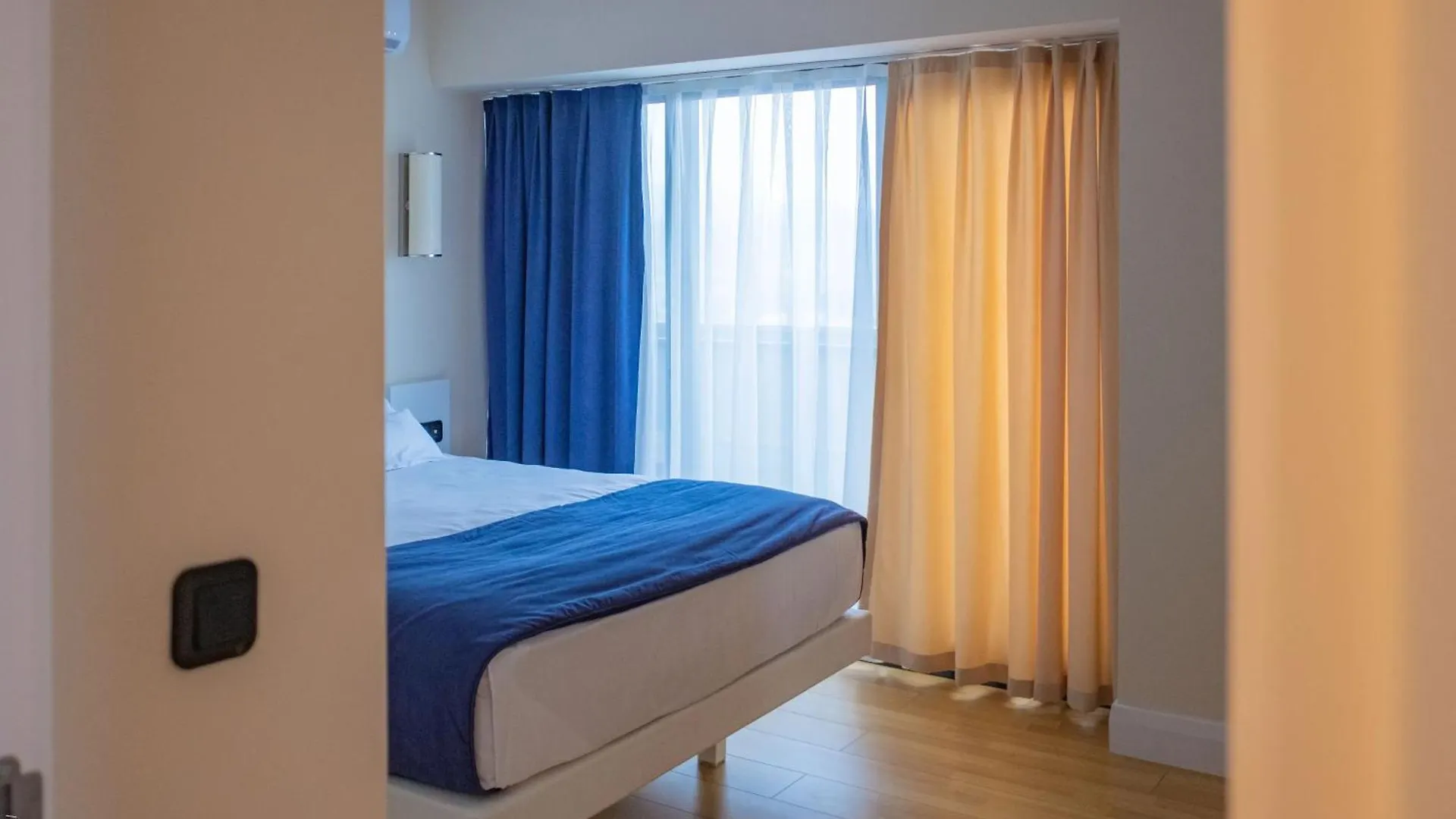 Sea View Panoramic Aparthotel 5*, 巴统